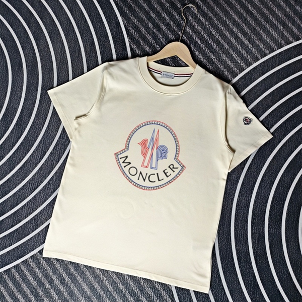 モンクレールTシャツ正面デザイン